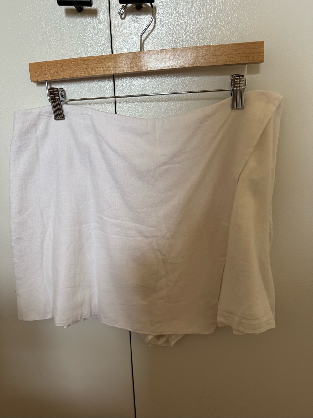 Abercrombie & Fitch White Mini Skort with Tag